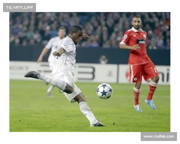 从法尔范视角解读沙尔克04阵容体系与各位置战术功能分析